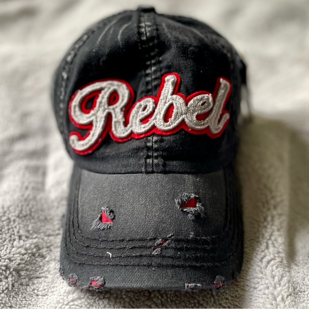 Rebel hat, women’s OS, color Black